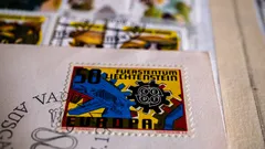 Nauwkeurige close-up van een stempel op papier voor officiële documenten