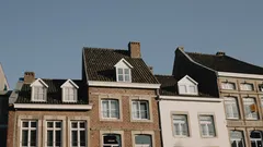 Woningtekort stuwt prijzen en maakt huizenjacht spannender dan ooit